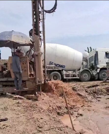 天长岩石井施工